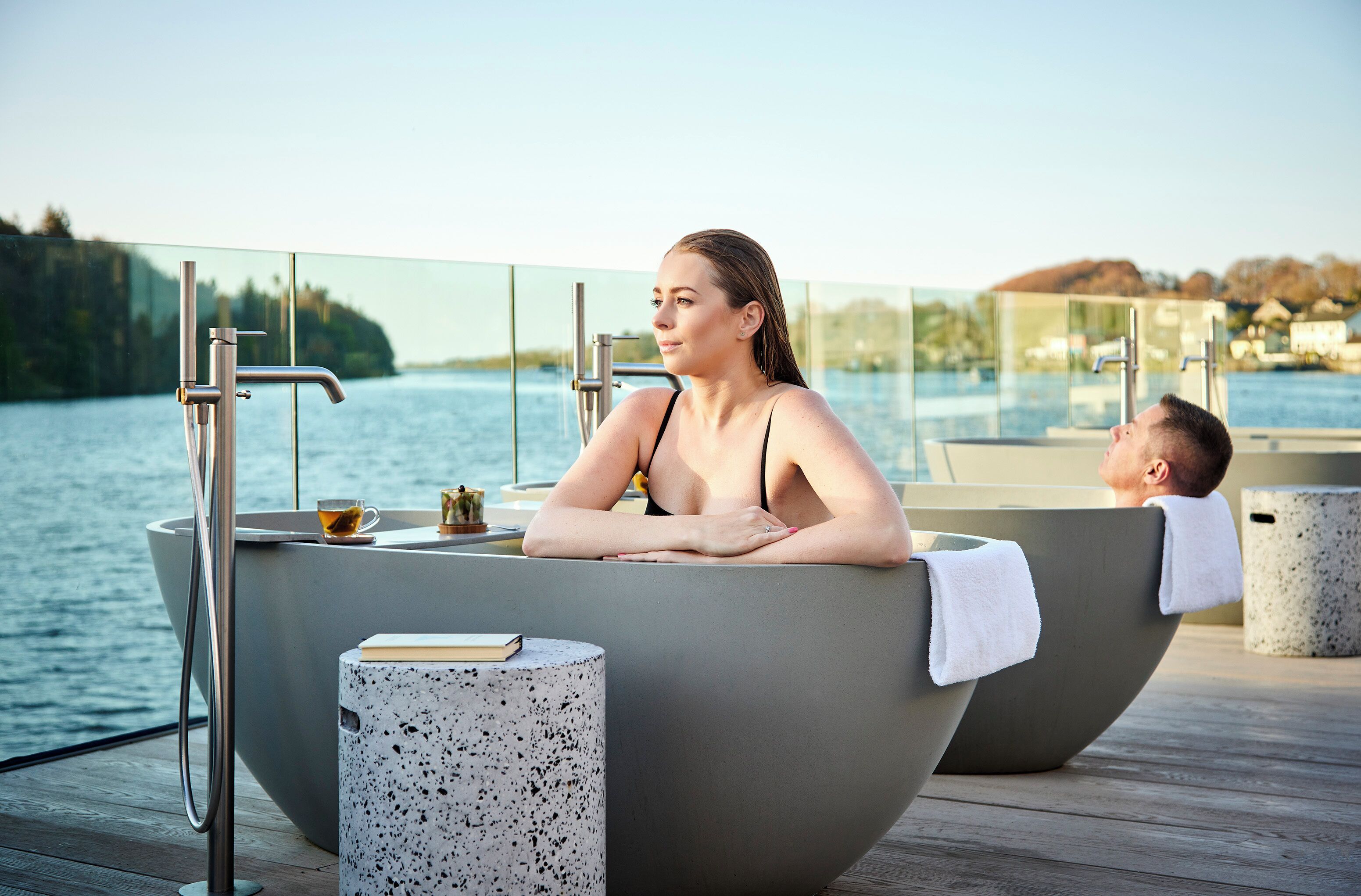 Outdoor spa tub