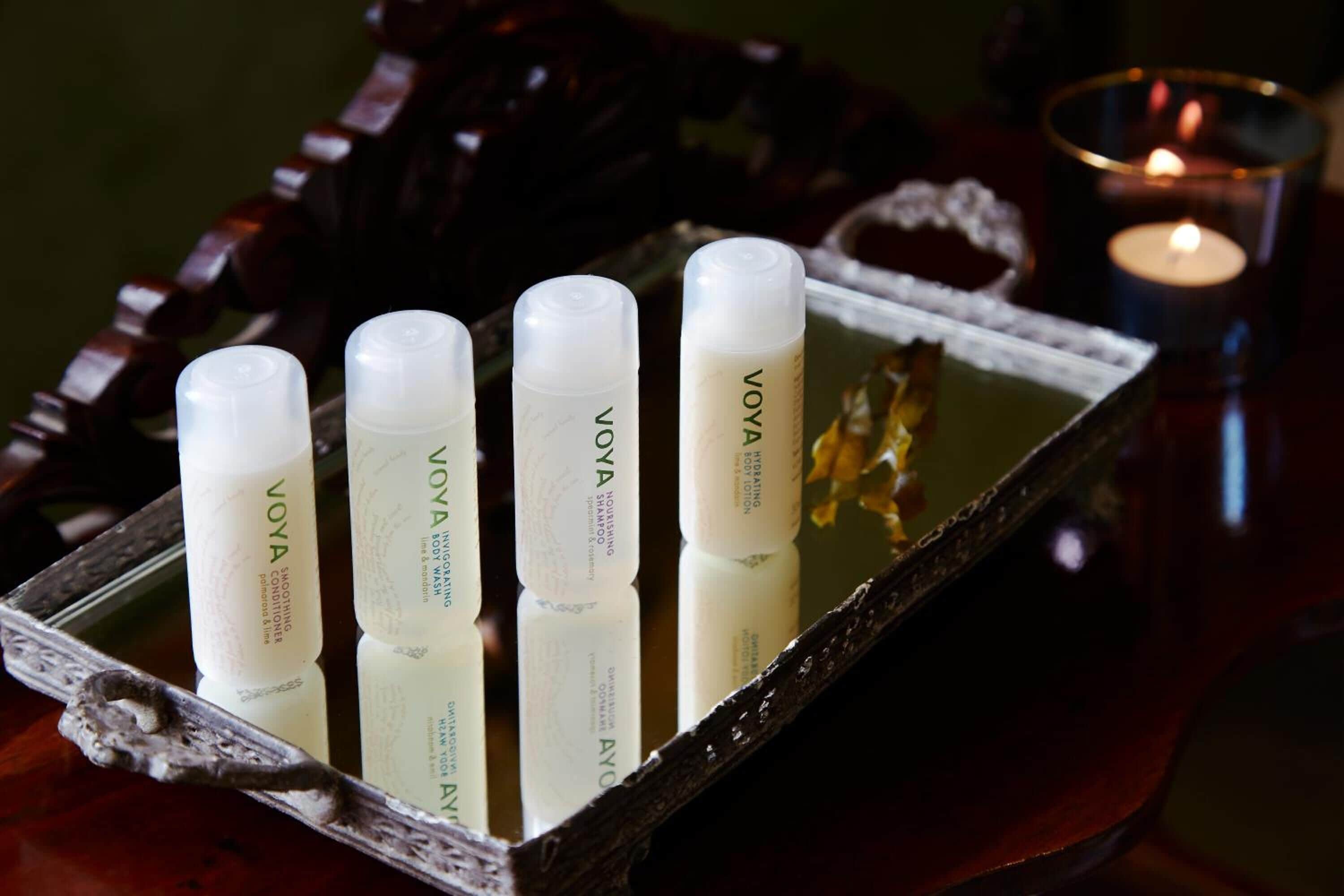 separate bathtub and shower, rainfall showerhead, free toiletries