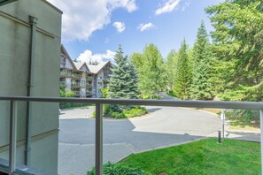 Property grounds - Aspens #242 Prime Ski-in Ski-out Location! Pool, Hot tubs, BBQ, sleeps 8 (Whistler)