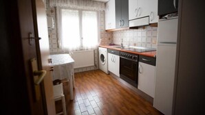 Shared fridge, shared microwave - Pension Mari Asun (Pamplona)