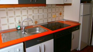 Shared fridge, shared microwave - Pension Mari Asun (Pamplona)