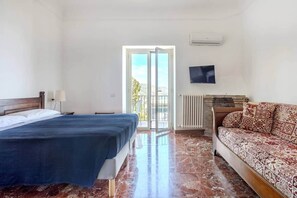 5 bedrooms, iron/ironing board, WiFi, bed sheets