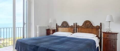 5 bedrooms, iron/ironing board, travel crib, WiFi