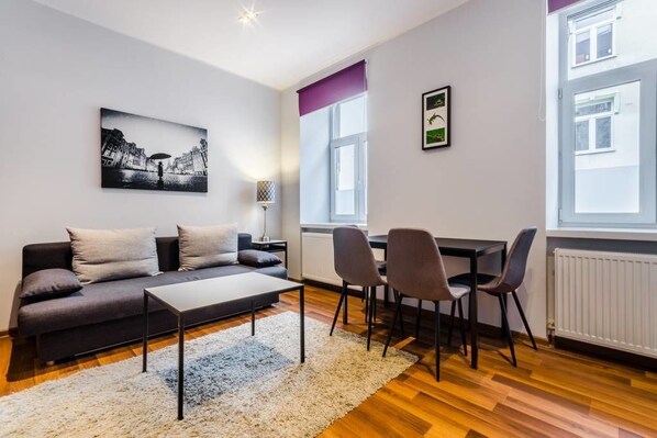 Apartamento | Área de estar | TV de tela plana