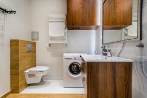 Apartment | Bathroom | Shower, free toiletries, towels