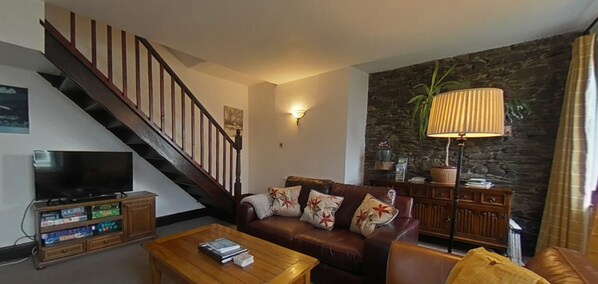 Living area - Detached cottage in the popular Lakeland village of Staveley, nr Windermere FREE WiFi (KENDAL)