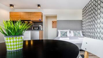 Apartment | Premium bedding, soundproofing, iron/ironing board, free WiFi