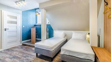 Suite estudio, 2 camas individuales, cocineta | Ropa de cama de alta calidad y insonorización