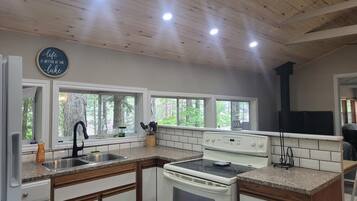 Frigorífic, microones, forn i placa de cuina