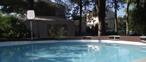 Indoor pool, outdoor pool