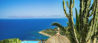 *PALMA DELLO ZINGARO* 

SPECTACULAR VIEW  *SPA*    *HEATED POOL*