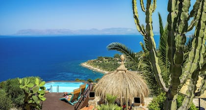 *PALMA DELLO ZINGARO*
SPECTACULAR VIEW *SPA* *HEATED POOL*