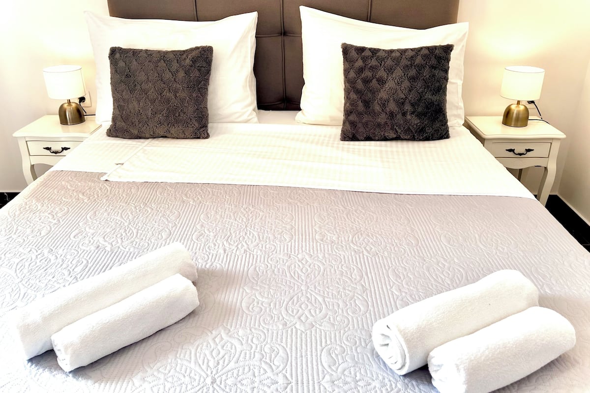 Desk, free WiFi, bed sheets