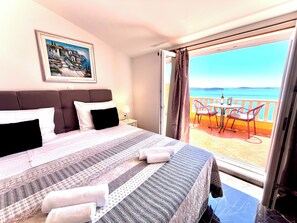 Estudio panorámico, vista al mar | Escritorio, wifi gratis y ropa de cama