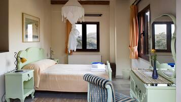 6 bedrooms, in-room safe, iron/ironing board, free WiFi