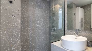 Shower, hair dryer, towels, shampoo
