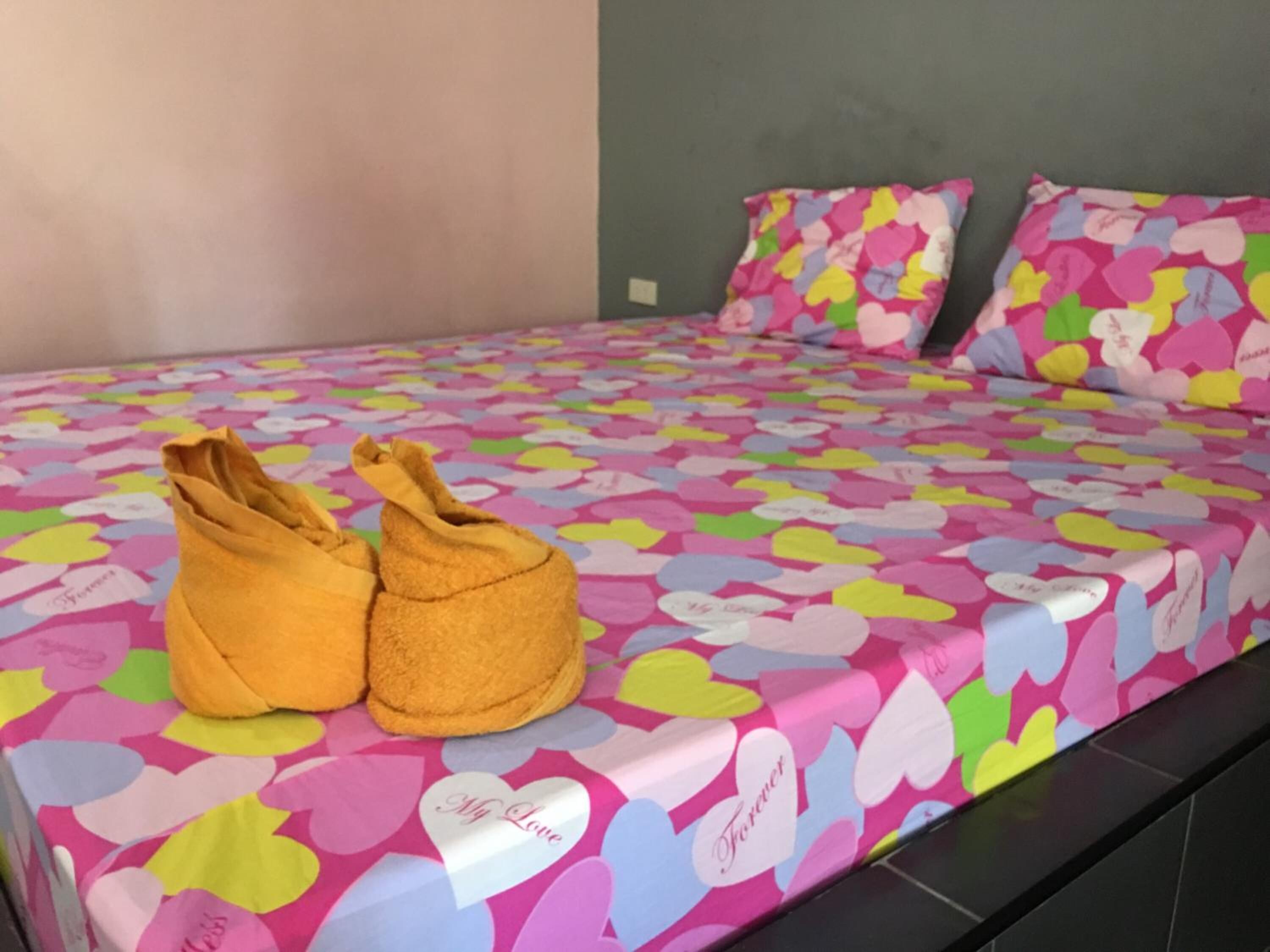 Desk, laptop workspace, soundproofing, free WiFi