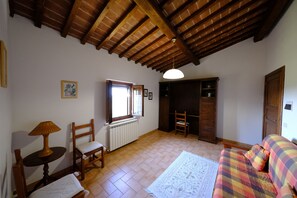 2 habitaciones, tabla de planchar con plancha y cuna de viaje 