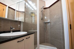 Shower, hair dryer, towels, soap - Luxury flat on the top floor with 50 m² terrace on the waterfront (Sitges)