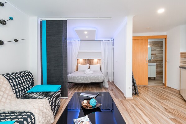 مكواة/لوح كي وواي فاي وملاءات أسرّة