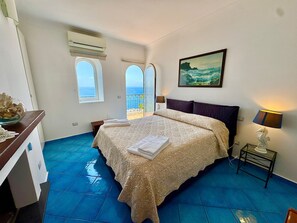 2 habitaciones, cortinas blackout, tabla de planchar con plancha y wifi 