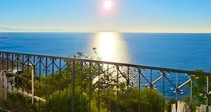 Mareluna Holiday Home