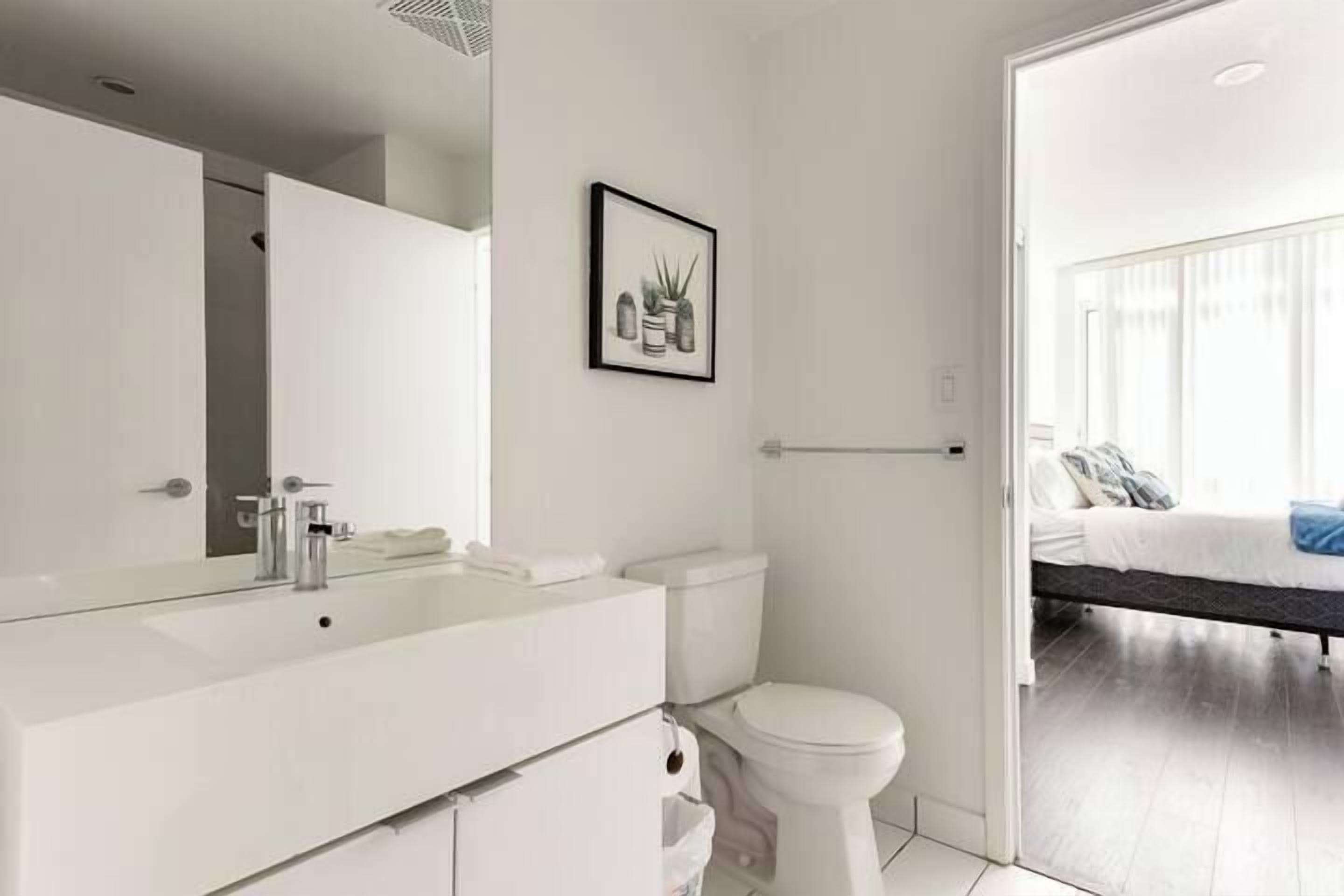 luxury condo, 2 bedrooms, lake view | bathroom | bathtub, free toiletries, hair dryer, towels