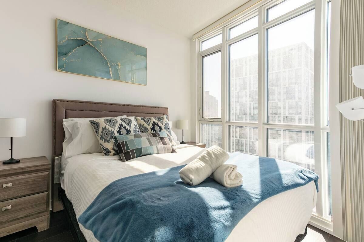 2 bedrooms, desk, laptop workspace, blackout curtains