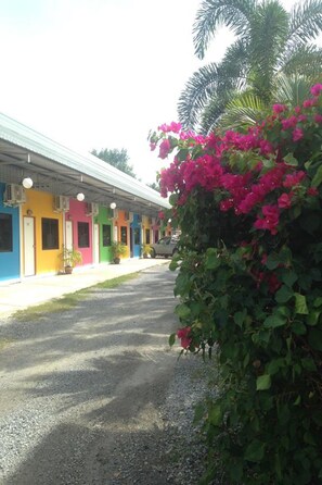 Property grounds - Mee Rak Vintage (Sattahip)