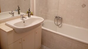 A bathroom with a sink, mirror, and bathtub. - monaco holiday house blue coast montecarlo (Beausoleil)