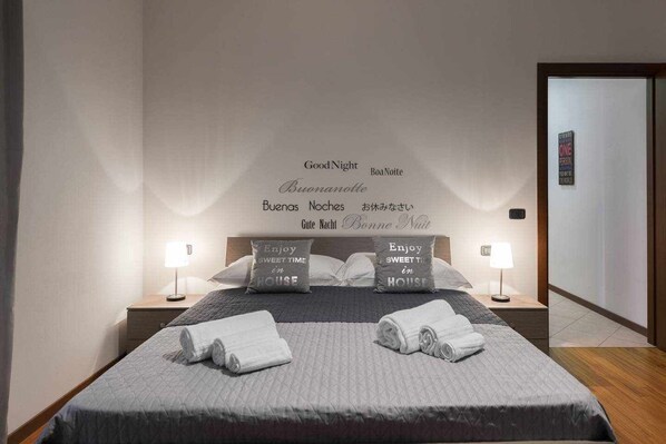 1 habitación, tabla de planchar con plancha y wifi