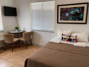 1 bedroom, down duvets, desk, free WiFi