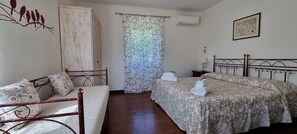 1 chambre, bureau, fer et planche à repasser, Wi-Fi