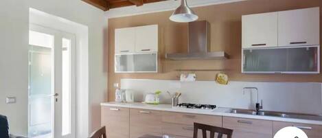 Kühlschrank, Ofen, Herdplatte, Geschirrspüler