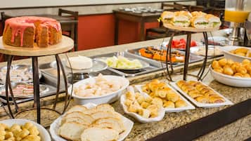 Tägliches inbegriffenes Frühstücksbuffet