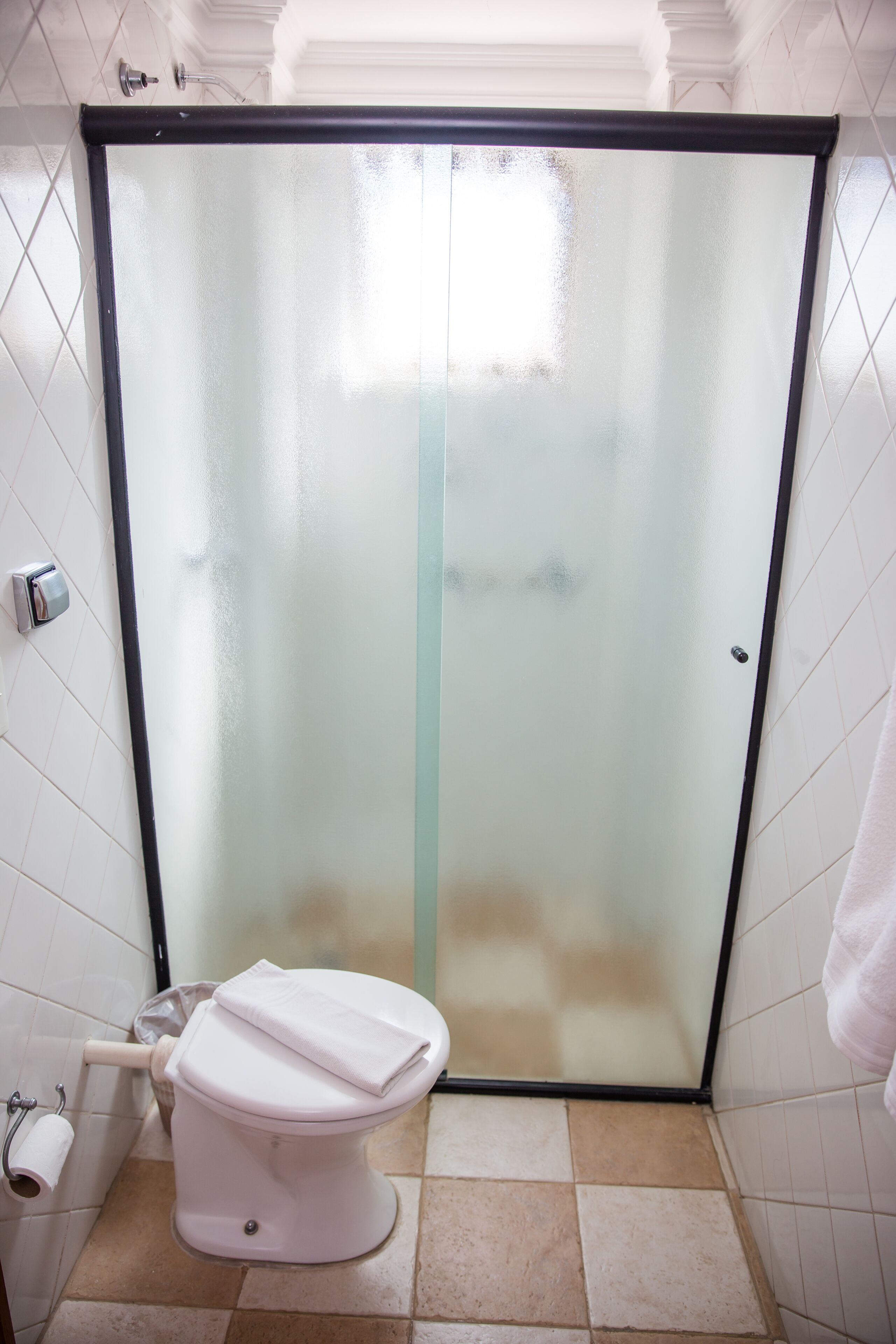 standard double room | bathroom | shower, towels