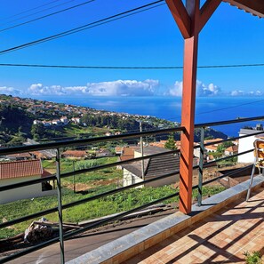 Property grounds - Madeira Typical Orchid House (Calheta)