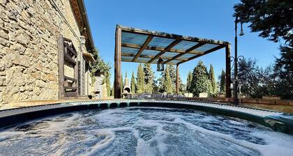 Il Granaio, Villa for 6 people with heated jacuzzi and pool in the garden