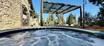 Il Granaio, Villa for 6 people with heated jacuzzi and pool in the garden