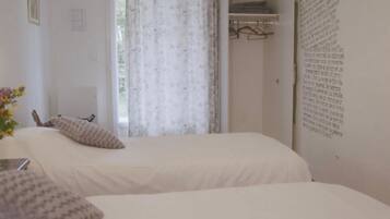 Seprai premium, tempat tidur Select Comfort, dan didekorasi berbeda-beda