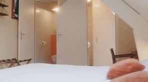 Comfort Double or Twin Room, Private Bathroom (Hopper) | Premium bedding, Select Comfort beds, individually decorated - Maison Cerviña (Germigny-des-Pres)