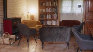 Télévision à écran plat de 90 cm avec chaînes numériques, télévision