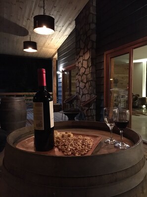 Voorkant accommodatie - avond/nacht