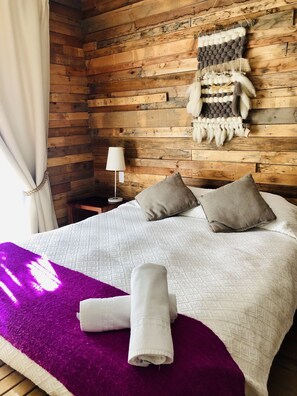Standard-Doppelzimmer, 1 Doppelbett | Schreibtisch, kostenloses WLAN, Bettwäsche, Rollstuhlgeeignet