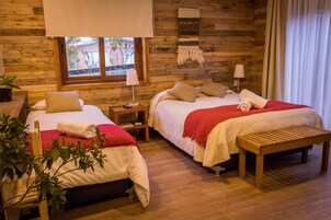 Habitación triple estándar (1 Double and 1 Single Bed) | Escritorio, wifi gratis, ropa de cama y accesible en silla de ruedas