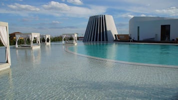 Una piscina techada, una piscina climatizada