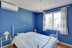 3 bedrooms, iron/ironing board, travel cot, free WiFi - villa of charm, a haven of peace under the umbrella pines, 15 minutes of the sea (Roquebrune-Sur-Argens)