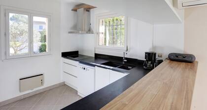 viehättävä huvila, rauhan tyyssija alle sateenvarjo männyt 15 minuutin päässä merestä