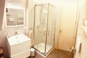 Shower, hair dryer, bidet, towels - Vacation home in the immediate vicinity of Otranto (Otranto)