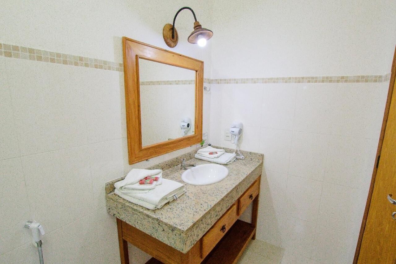 shower, free toiletries, towels